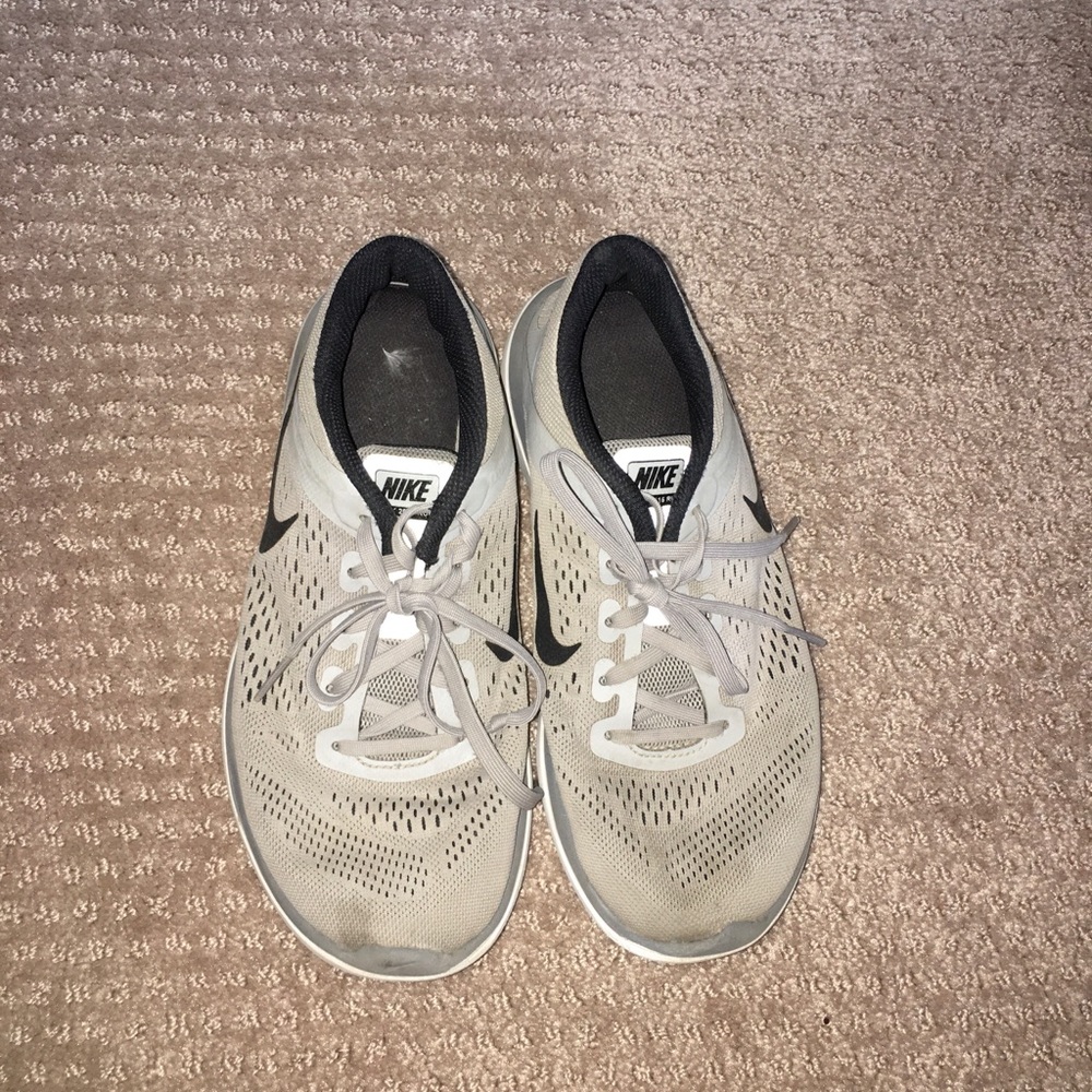 Nike Tennis Shoes